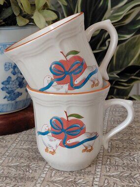 Two Vintage Gibson Goose 'Apple Jack' Coffee Cups